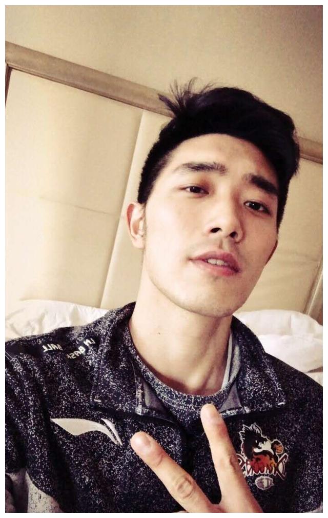 吴冠希真是赢家,娶冠军娇妻后签顶薪合同,未来还可能成男篮主力|江苏