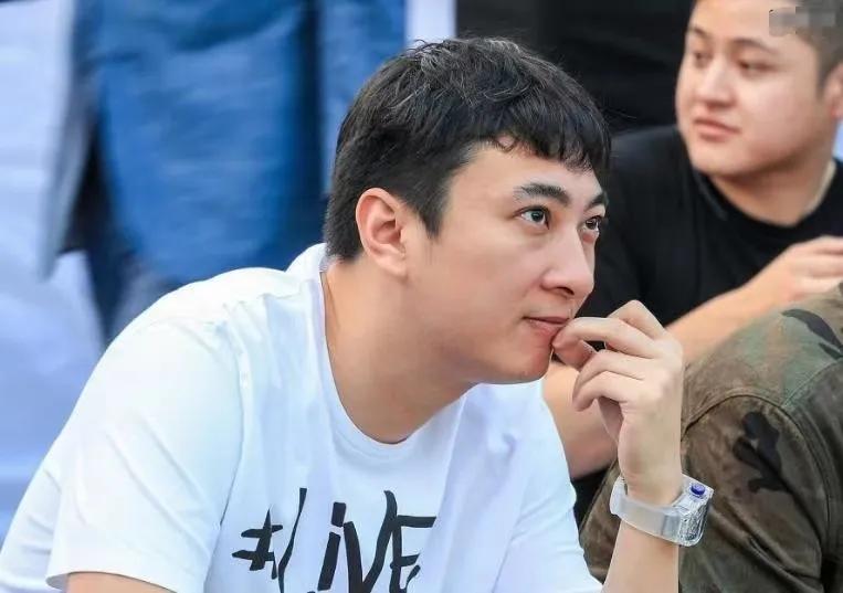 证实王思聪打人,路人鼻子被打骨折,动手4人提出复议暂不拘留休闲区蓝鸢梦想 - Www.slyday.coM 证实王思聪打人,路人鼻子被打骨折,动手4人提出复议暂不拘留休闲区蓝鸢梦想 - Www.slyday.coM