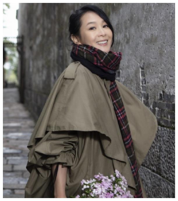 刘若英算什么老阿姨?素颜露面如清纯少女,说是未成年我都信