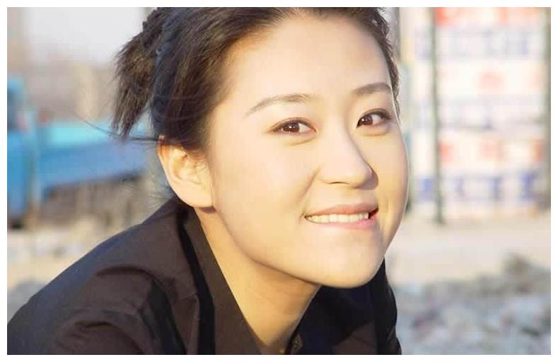 她凭借闯关东爆红,嫁大21岁豪门老公,今61岁丈夫把她宠上天