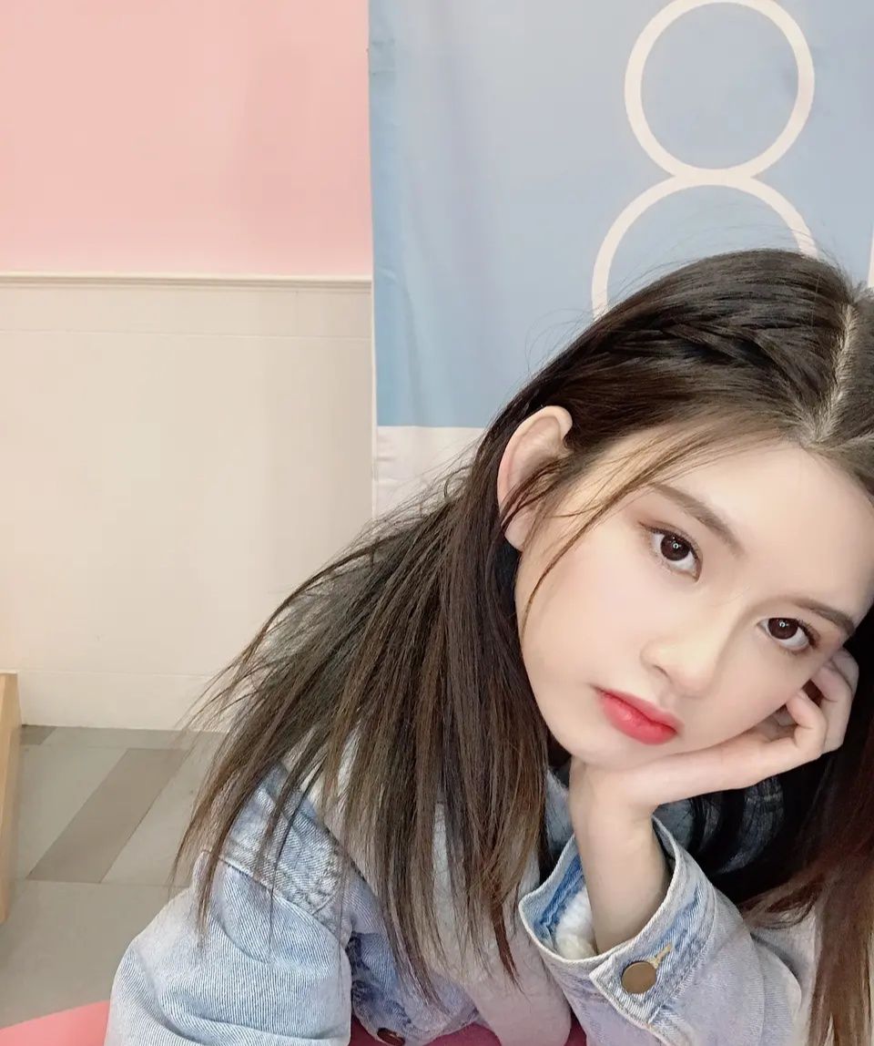 snh48林思意甜美写真,网友:清纯靓丽的小妹妹