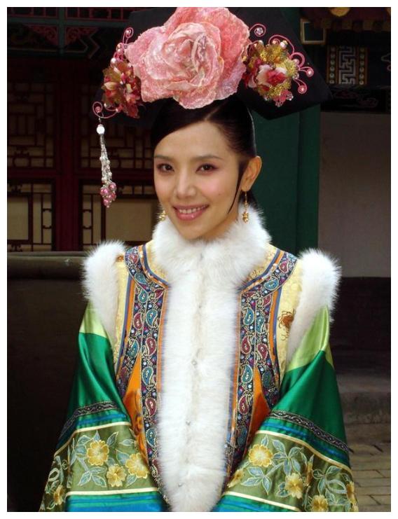 对于这个名字,估计有的小伙伴比较陌生,她在《甄嬛传》中饰演刁蛮任性