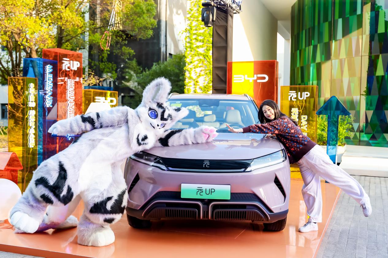 城市代步新选择9万级ctb纯电suv元up登陆申城