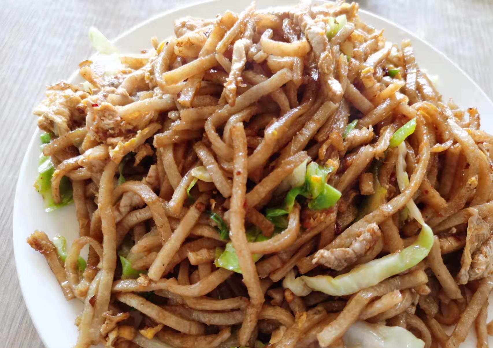 今日美食分享肉丝炒饼