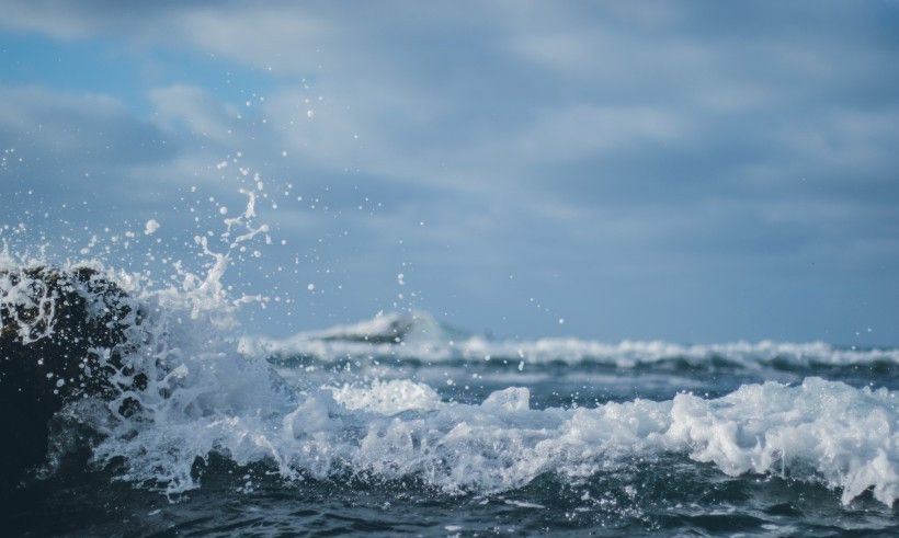 汹涌的小海浪|海浪|涌浪|海洋|海波|风浪_新浪新闻