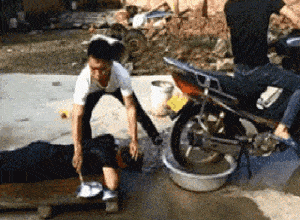 女友新买的裤子非要问我好不好看，我看完顿时感觉好饿啊哈哈哈哈休闲区蓝鸢梦想 - Www.slyday.coM