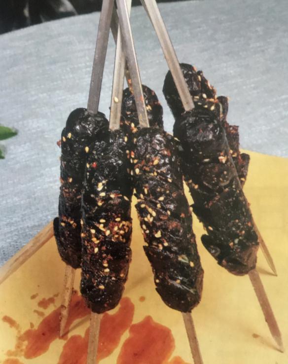 烤墨鱼肠满满都是墨鱼肉丁十分吸睛入口细腻q弹