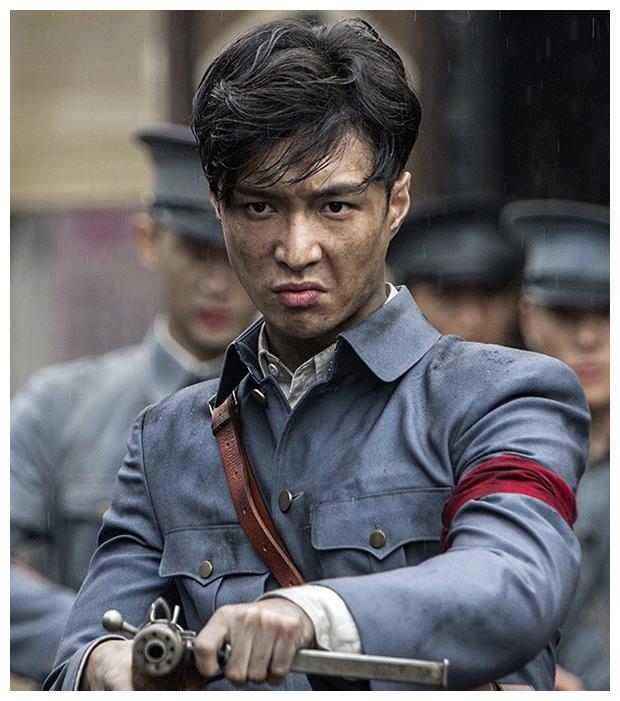 张艺兴《建军大业》剧照张艺兴参演的战争片《建军大业》口碑炸裂,片