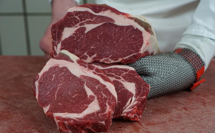 新鲜的牛肉立地太岁协助拍摄