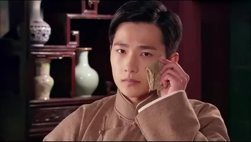 茧镇奇缘:杨洋抬脸让他娘处理伤口,眼神又乖又萌,好想捏捏脸!