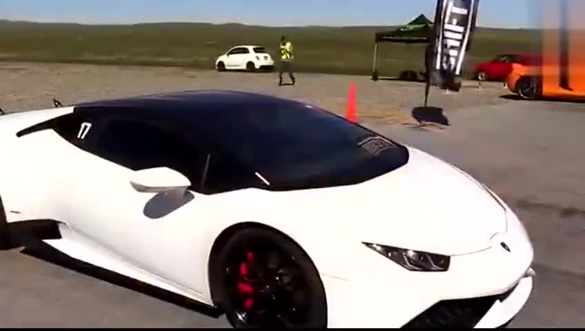 视频：针锋相对！迈凯伦650S直线大战兰博基尼Huracan