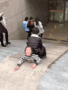 女友新买的裤子非要问我好不好看，我看完顿时感觉好饿啊哈哈哈哈休闲区蓝鸢梦想 - Www.slyday.coM