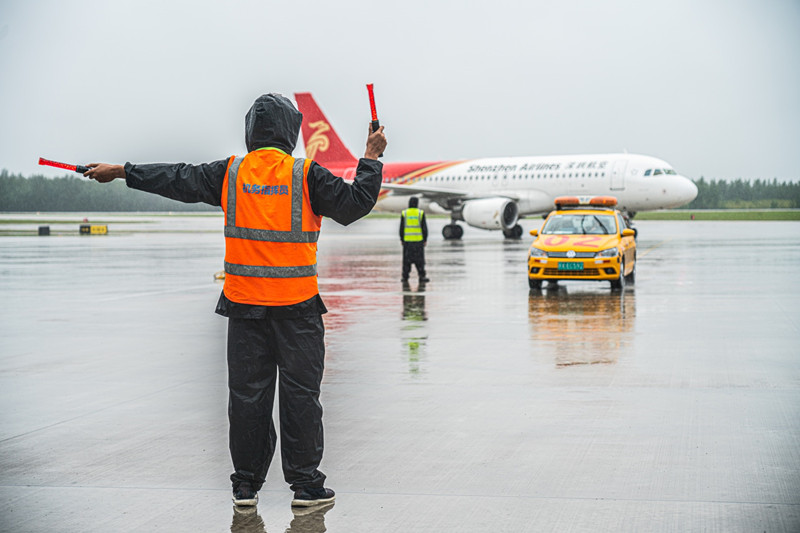 长春机场全力以赴做好强降雨天气航班保障工作