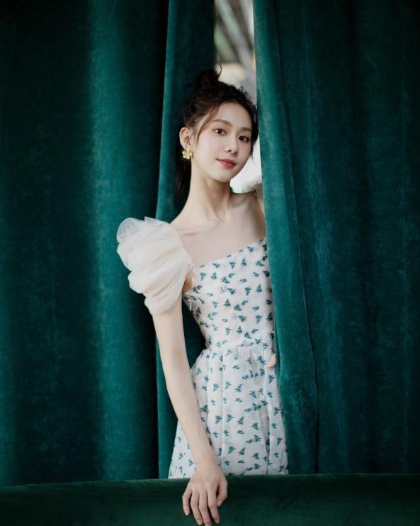 关芯生日写真曝光 清新灵动氧气感满分关芯生日写真曝