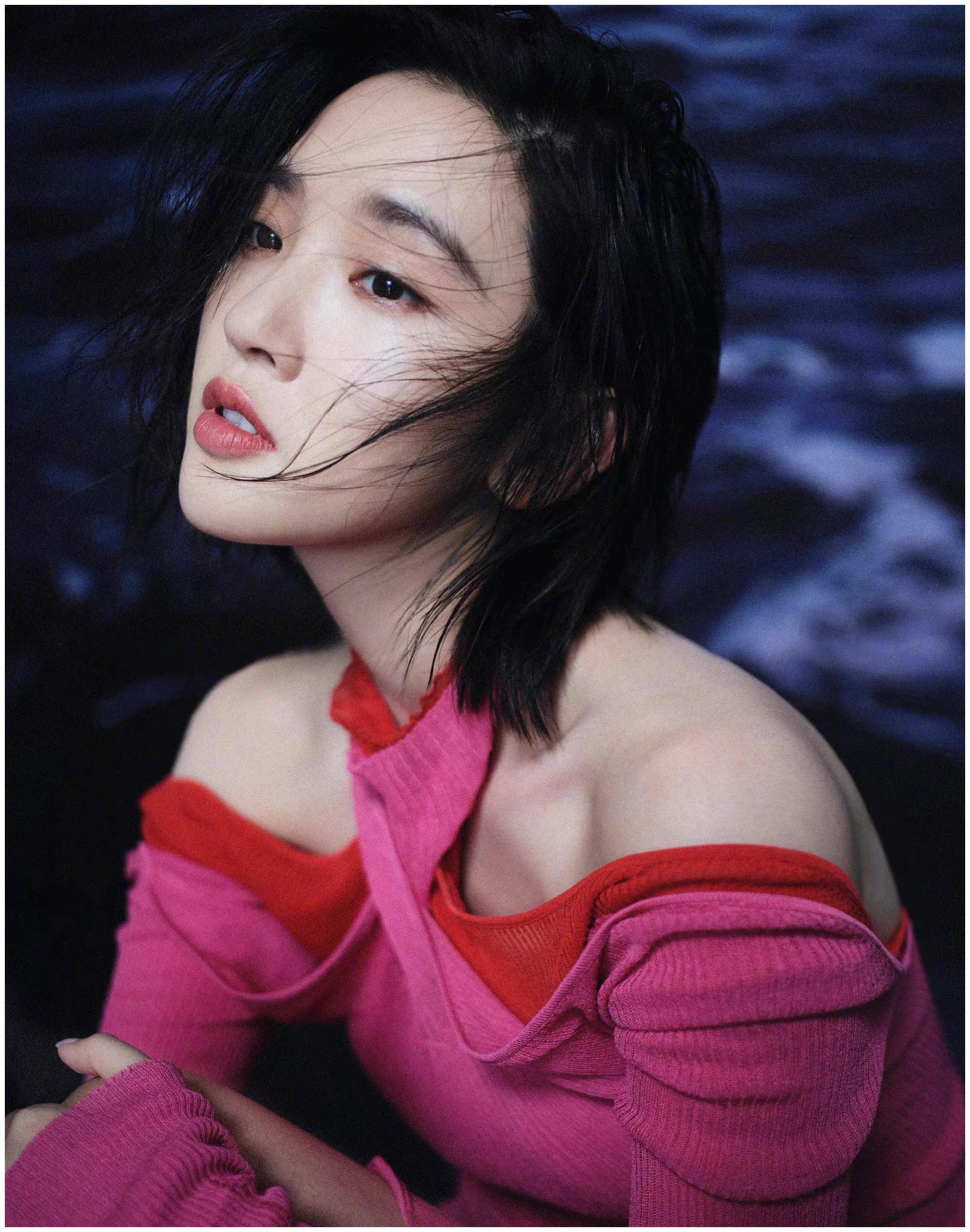 张若昀时尚复古大片来袭,好似人间贵公子,真不愧是高颜值夫妇