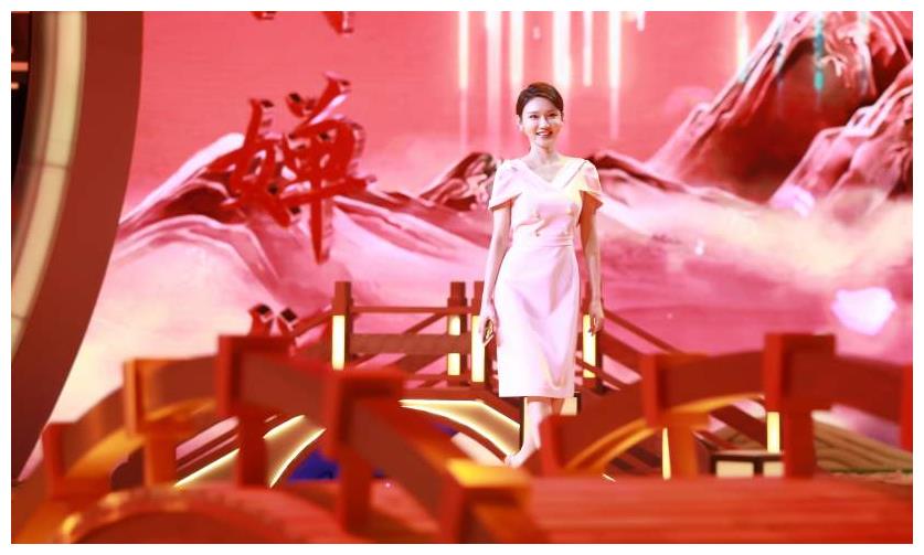 央视美女主持人龙洋离开黄金100秒之后如今怎样了