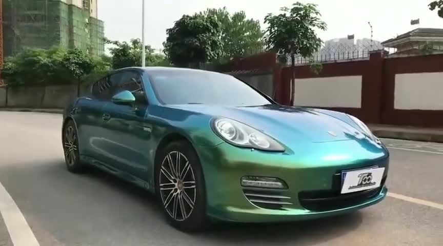 流光溢彩孔雀蓝