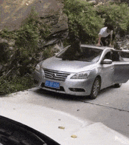 女友新买的裤子非要问我好不好看，我看完顿时感觉好饿啊哈哈哈哈休闲区蓝鸢梦想 - Www.slyday.coM