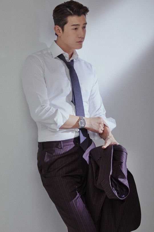 韩国艺人李基宇最新杂志写真曝光