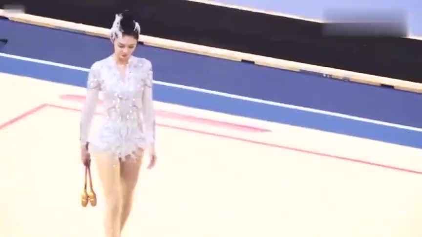 简直是仙女下凡 美得难以呼吸 艺术体操表演