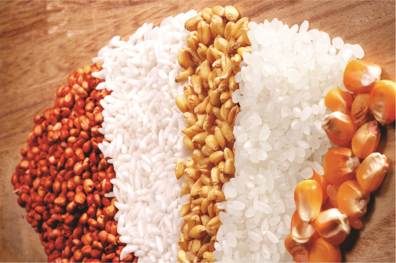 五粮液,以高粱,大米,糯米,小麦和玉米为酿酒原料,一杯五粮美酒中集合