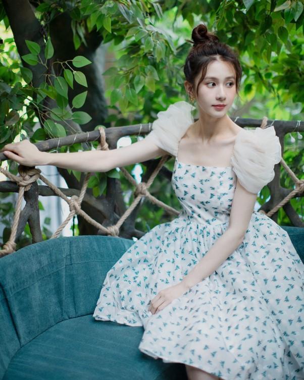 关芯生日写真曝光 清新灵动氧气感满分关芯生日写真曝