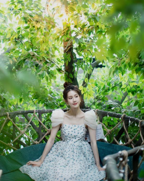 提示:支持← →箭头翻页关芯生日写真曝光 清新灵动