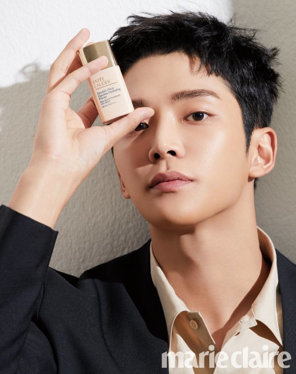 韩国男团sf9成员金路云《嘉人》杂志写真