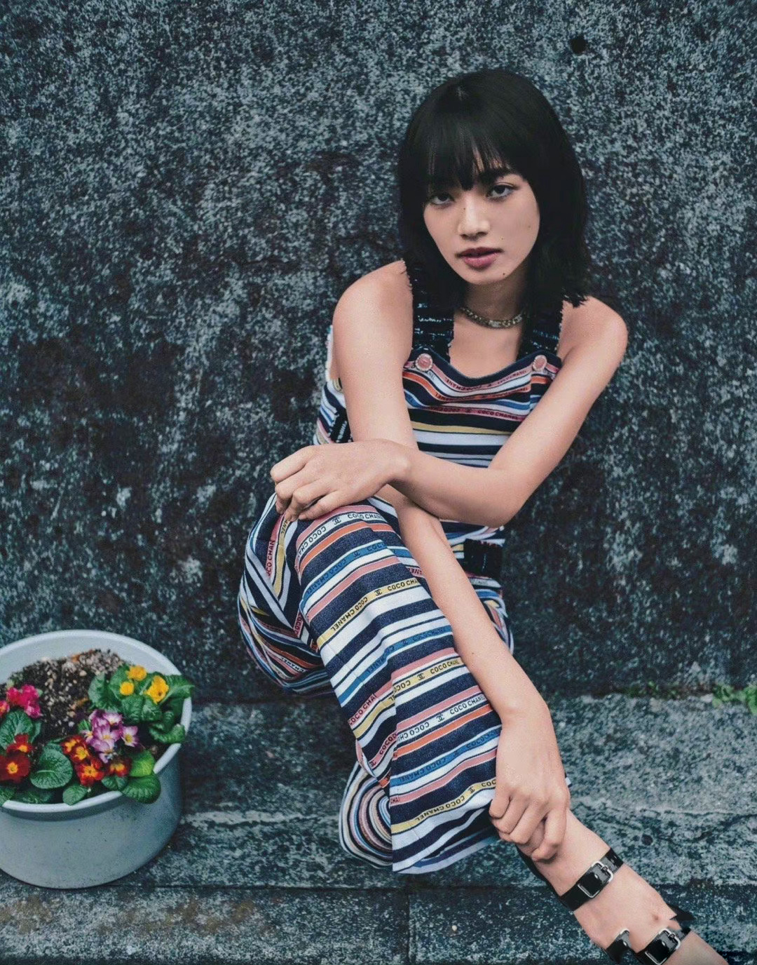 小松菜奈身着chanel 2022春夏系列登封的nana