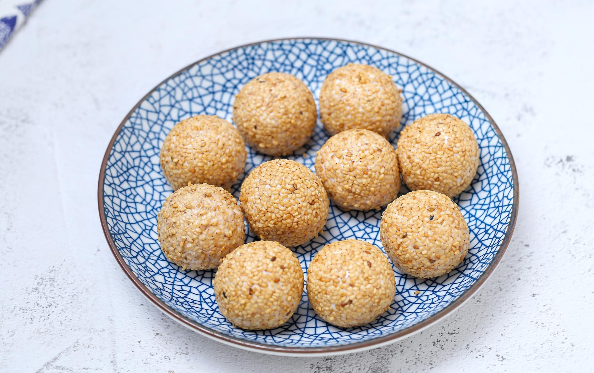 自制豆沙麻团,不塌陷不开裂,香甜软糯吃上不停嘴,一次就能成功|麻团