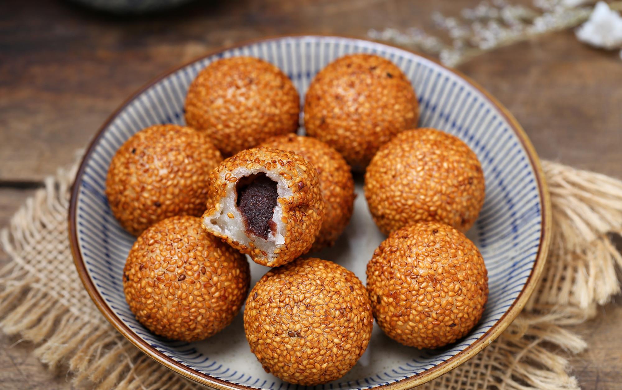 自制豆沙麻团,不塌陷不开裂,香甜软糯吃上不停嘴,一次就能成功|麻团