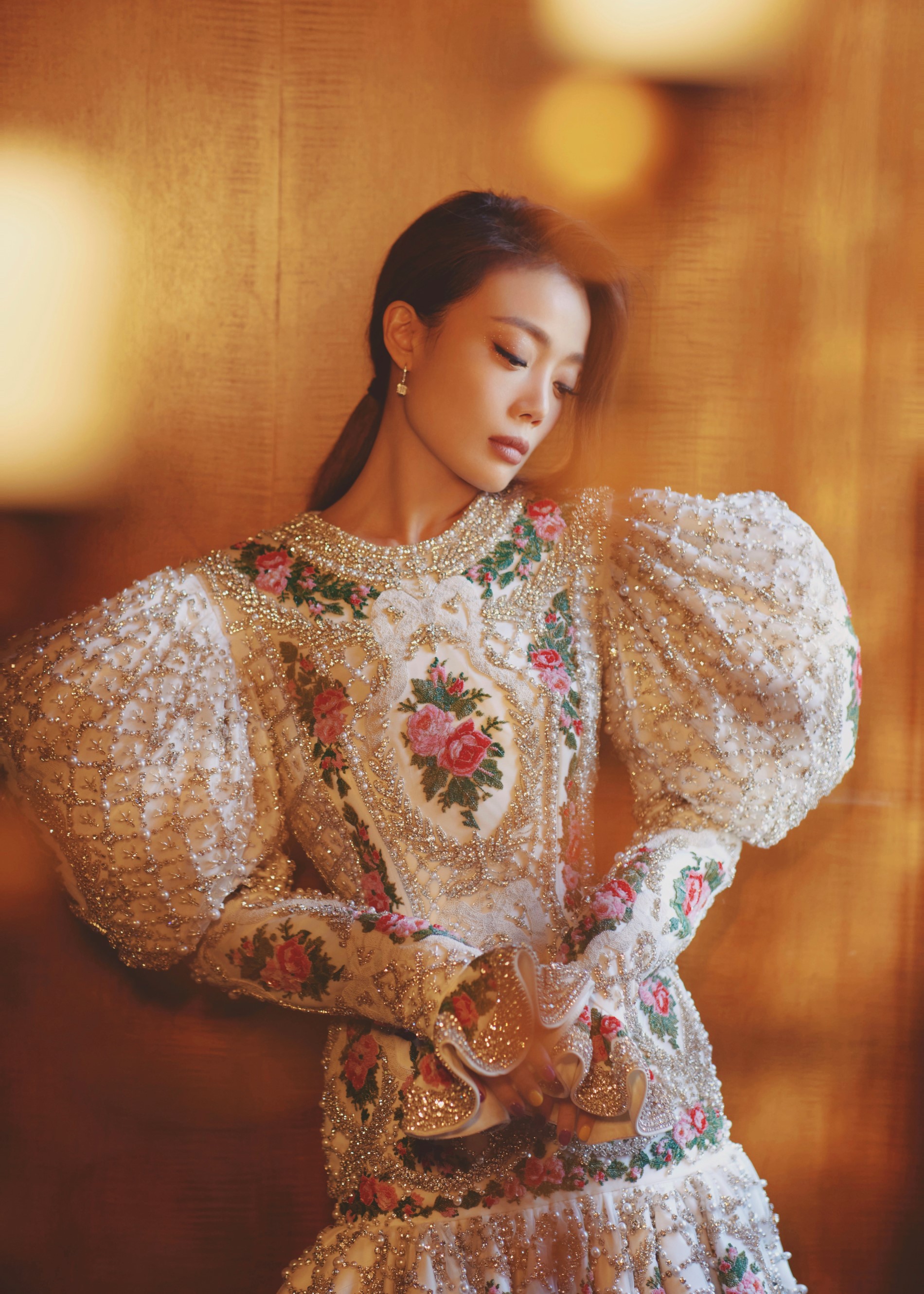 容祖儿现身2021elle风尚大典 双造型切换展现东方自信之美