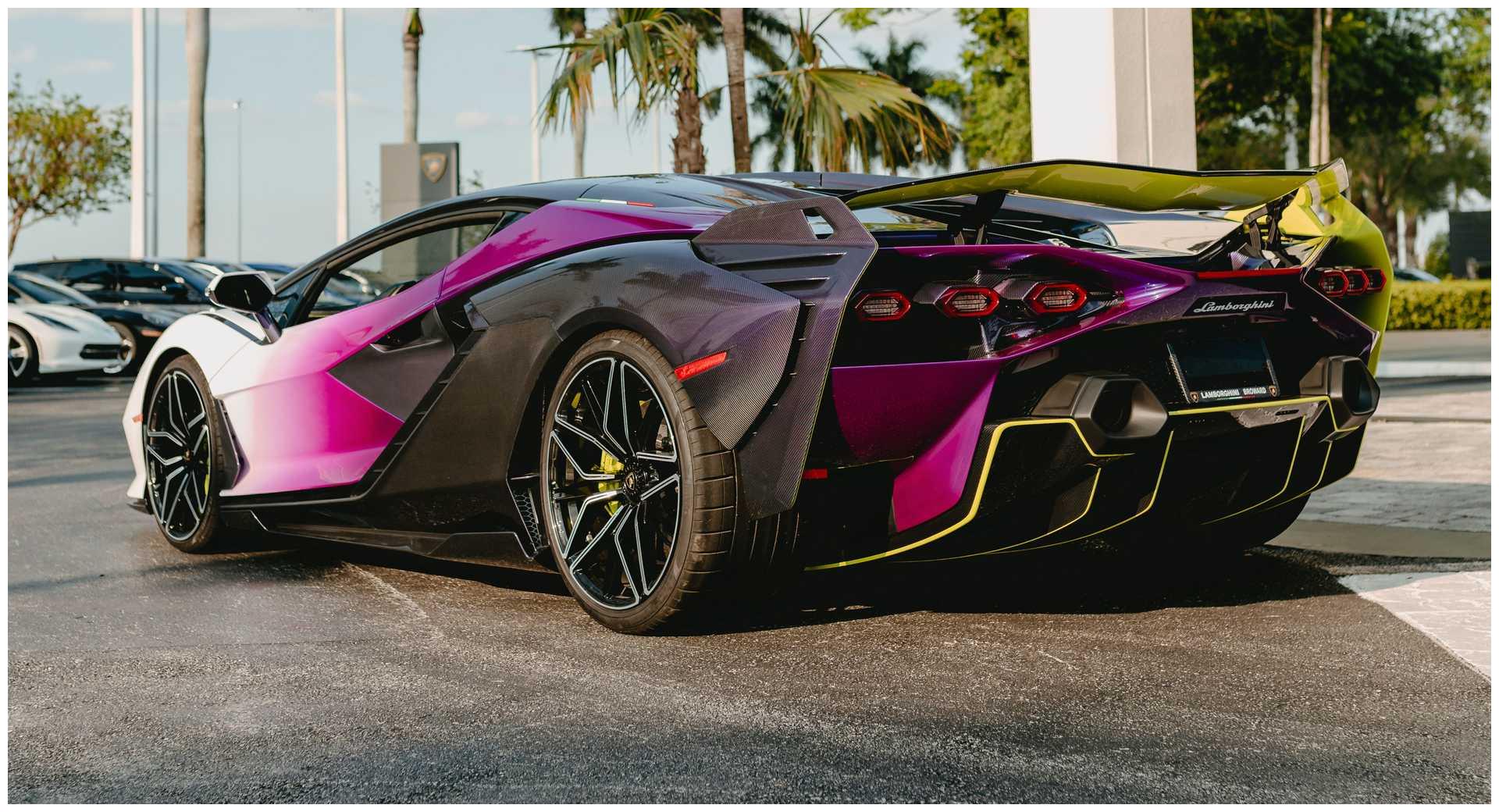 这辆兰博基尼sian真酷售价360万美元采用紫色车身和绿色饰边