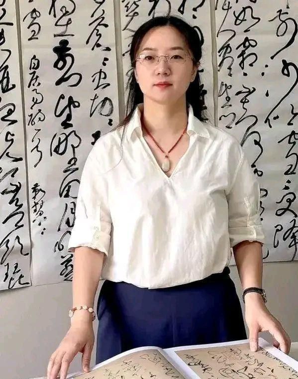 第七届兰亭奖女性之中唯一获奖者靳慧慧的书法让人看不懂