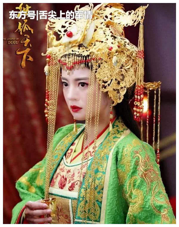 所以看着不是很抢眼,但安以轩在《独孤天下》中,扮演的女儿独孤般若