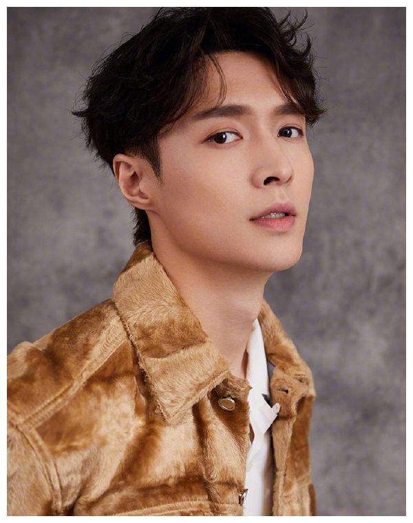 娱乐圈有男神范儿的四位男星李现不算啥看见最后这才是大佬