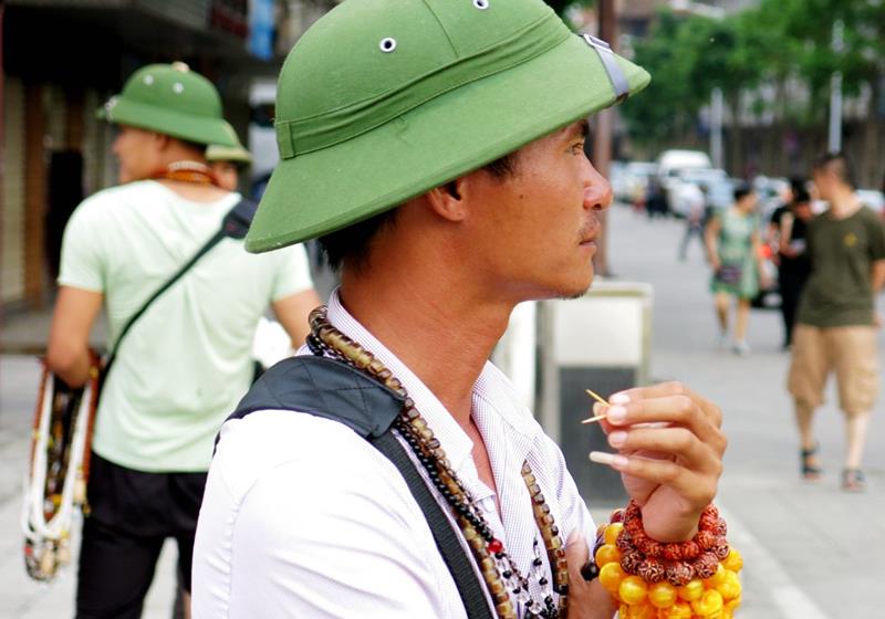 越南美女疑惑:风靡越南的"英雄帽",中国游客为何都不爱?