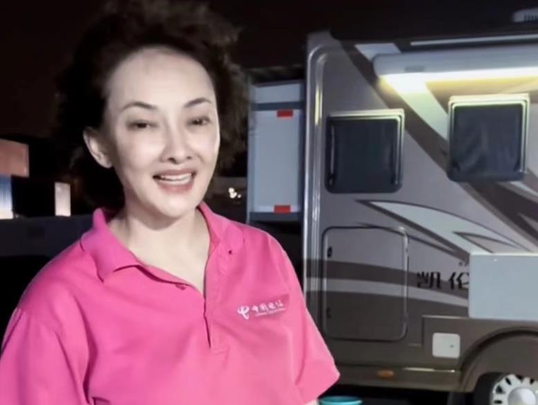 牛莉郭麒麟罕见同框，大林子面露疲态又瘦了，引起网友热议休闲区蓝鸢梦想 - Www.slyday.coM