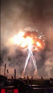 女友新买的裤子非要问我好不好看，我看完顿时感觉好饿啊哈哈哈哈休闲区蓝鸢梦想 - Www.slyday.coM