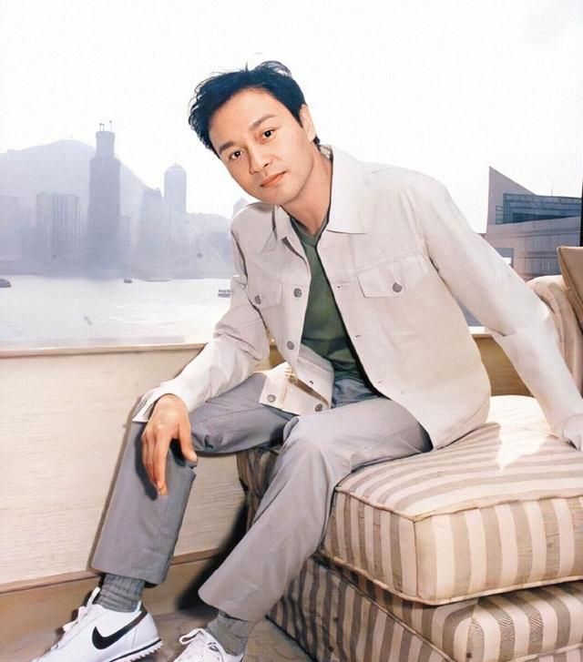 张国荣有多潮nike鞋西服叠穿和金丝眼镜都是哥哥玩剩下的