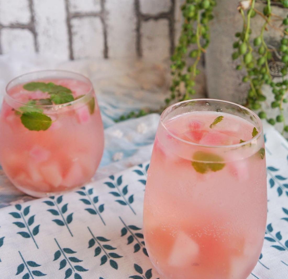 清爽解渴,好喝好看又简易,夏日家庭自制美味桃子气泡水