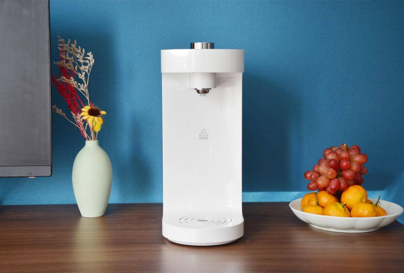 告别"傻大粗",华凌桌面饮水机,秒出热水,功能体验丰富