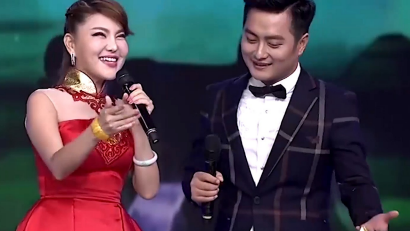 云飞和乌兰图雅合唱肉麻情歌,一开口完全被洗脑了!