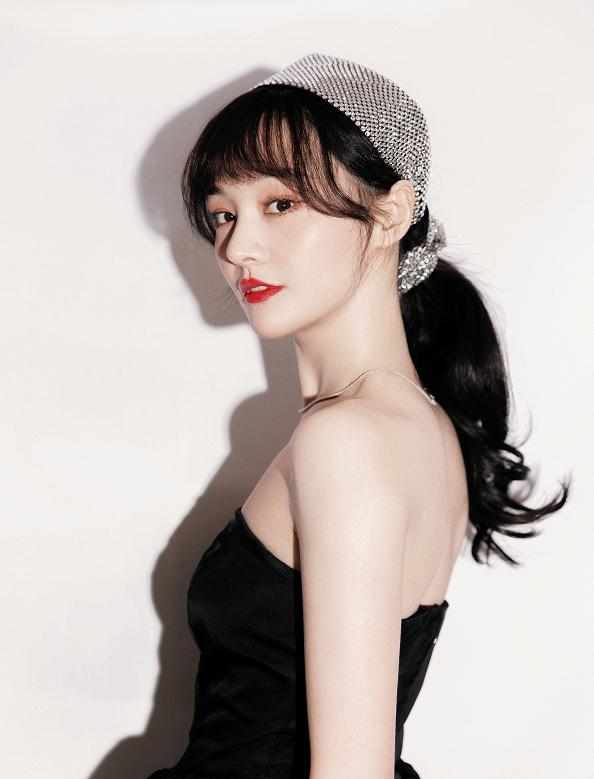 粉丝偶遇郑爽,求合影却忘记开美颜,差点没认出来她俩谁是女明星休闲区蓝鸢梦想 - Www.slyday.coM 粉丝偶遇郑爽,求合影却忘记开美颜,差点没认出来她俩谁是女明星休闲区蓝鸢梦想 - Www.slyday.coM