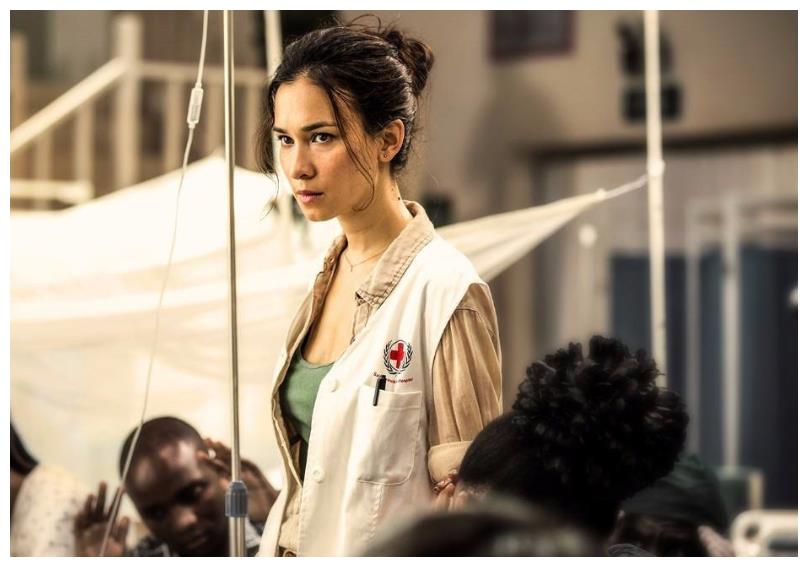 徐嘉雯因片酬错过战狼后期被全网嘲讽今凭借八佰成功走红