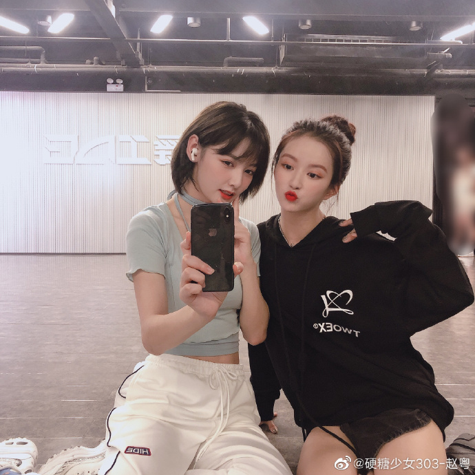 硬糖少女303-赵粤和刘些宁合影美照_高清图集_新浪网