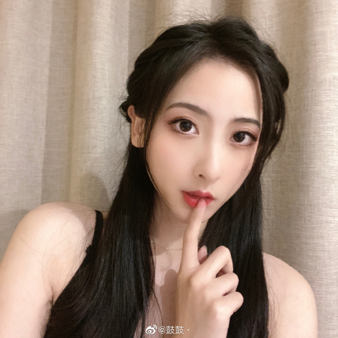 英雄联盟美女主持人鼓鼓迷人美照欣赏_高清图集_新浪网