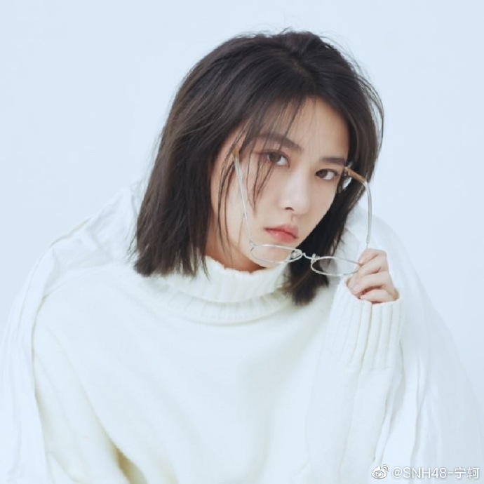 美少女snh48-宁轲迷人美照欣赏_高清图集_新浪网