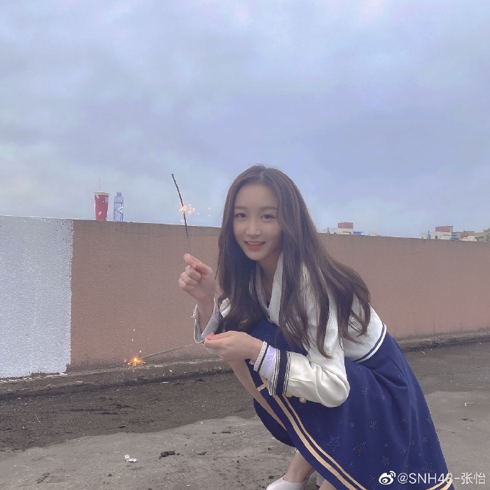 美女艺人SNH48-张怡迷人可爱美照