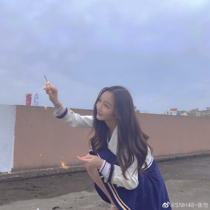美女艺人SNH48-张怡迷人可爱美照